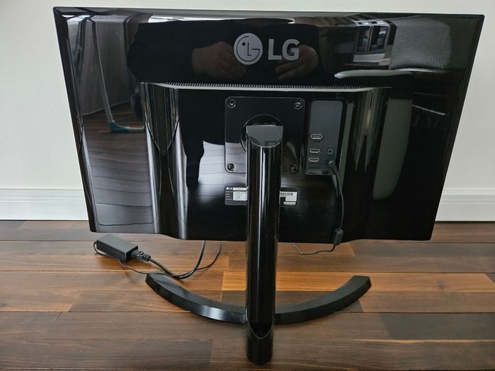 LG 27" Ultra HD 4K IPS LED Monitor (27" Diagonal)