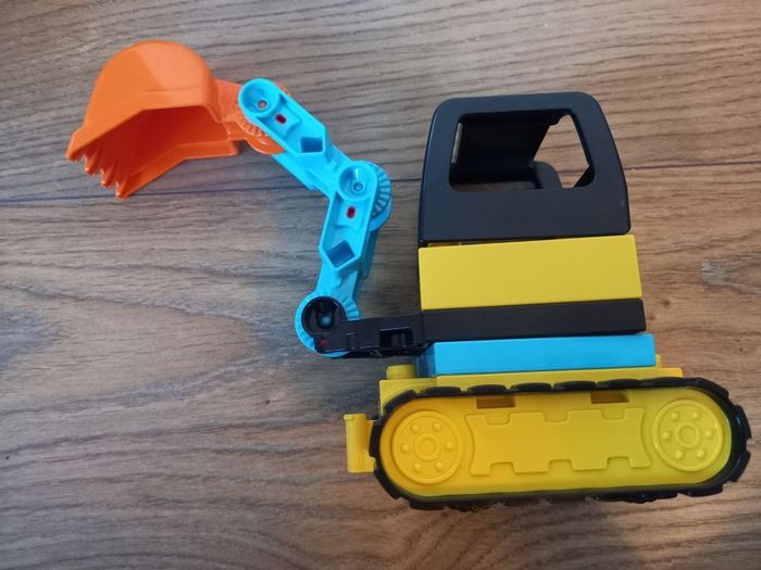 Lego Duplo set 10931 Truck & Tracked Excavator