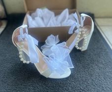 White bowknot high heels with pearls