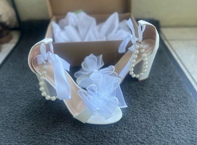 White bowknot high heels with pearls