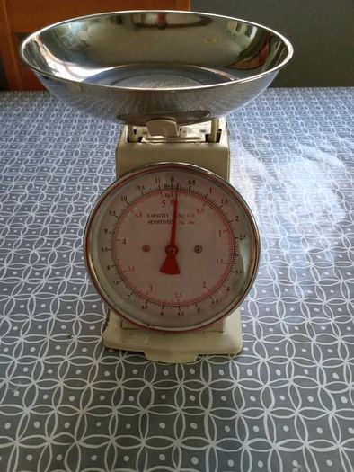 vintage style weighong scales