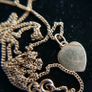 Vintage 9ct Gold 375 Gold Engraved Heart Pendant and chain 2,7g L-12" Image 2
