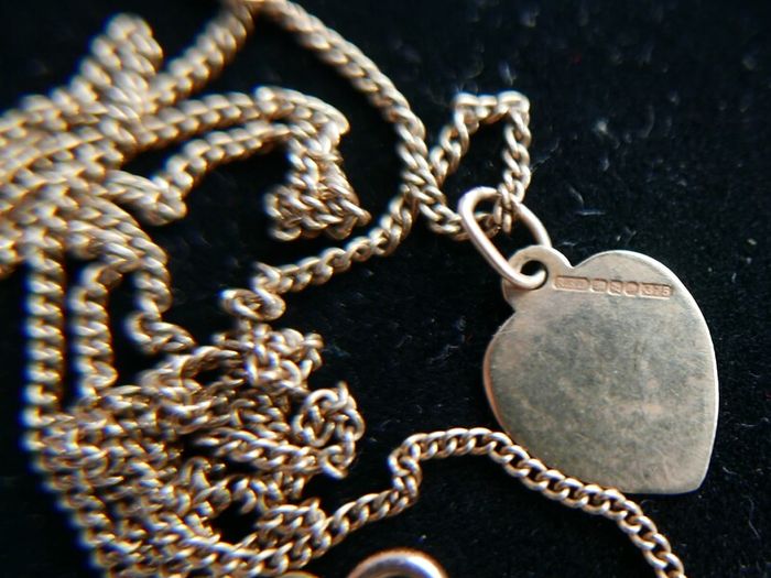 Vintage 9ct Gold 375 Gold Engraved Heart Pendant and chain 2,7g L-12"