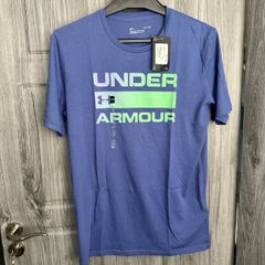 BNWT Under Armour Top - Small