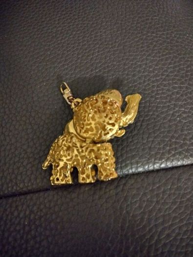 Elephant rhinestone keyring or can put it on handbag