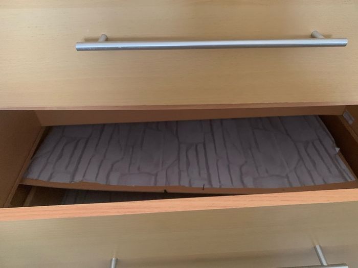 chest of drawers