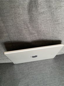 Apple iPad 6th Gen (2018) - 32GB - Wi-Fi - FOR PARTS / REPAIR (Battery Issue)