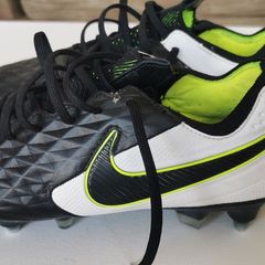 Nike - Tiempo Soccer Boots size 5.5