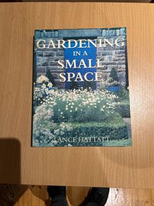 Gardening in a Small Space - Lance Hattatt
