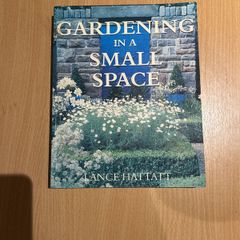 Gardening in a Small Space - Lance Hattatt