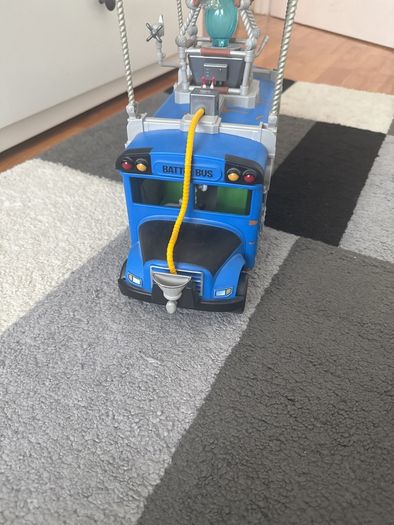 Fortnite Battle Bus