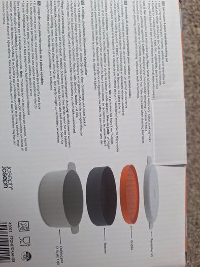 Microwave cooking set.