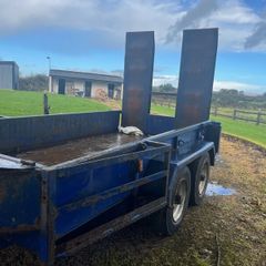 Plant trailer for sail