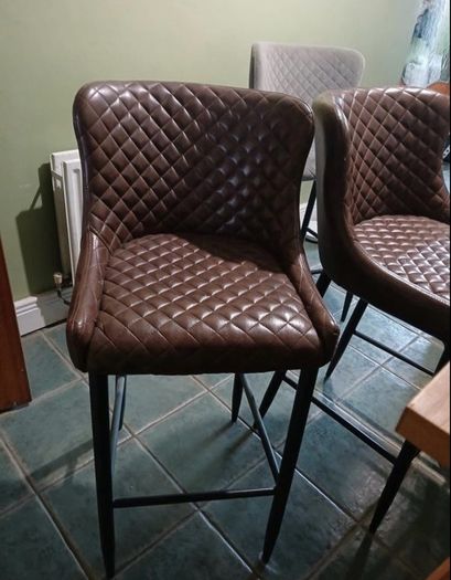 2 Bar stools