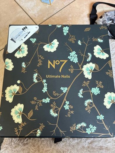 No. 7 manicure nails set with battery operated mani tool