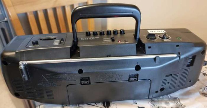 From 1984 Sony CFS-204S, Perfect sound, Radio working, tape do not play.