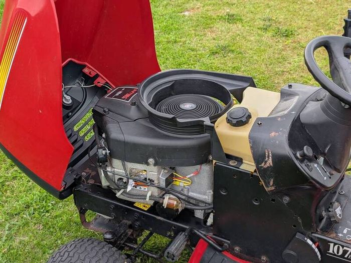 Ride on lawnmower
