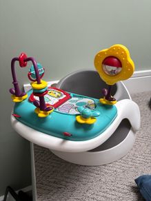 Snug Floor Seat with Activity Tray