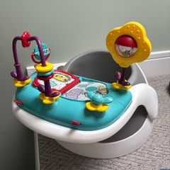 Snug Floor Seat with Activity Tray