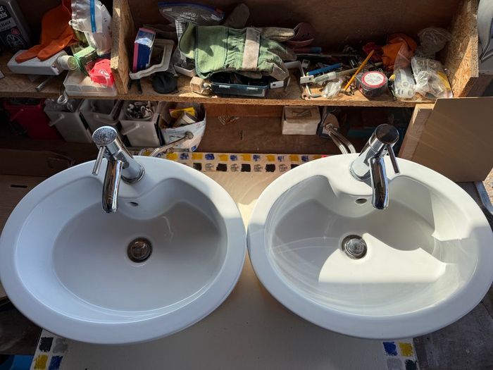 Two sinks with taps