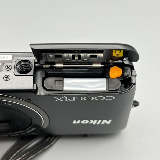 Nikon Coolpix S3500 20.1MP Digital Camera Black Tested - Full Kit