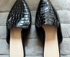 Flat shoes size 4