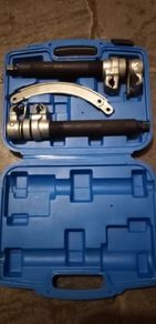 Coil spring compressor