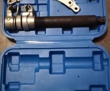 Coil spring compressor