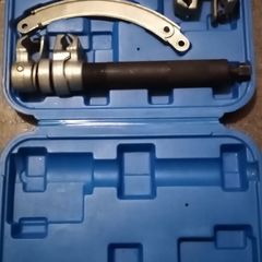 Coil spring compressor