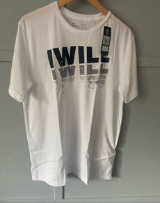 BNWT Under Armour Top - Large