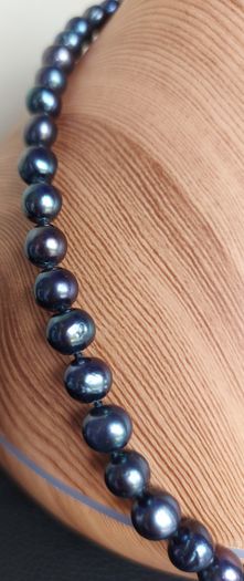 Cultured Tahitian Black Pearl Necklace & earrings