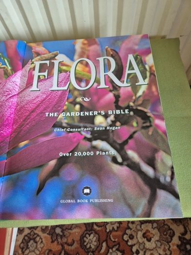 Flora The Gardener's Bible with CD