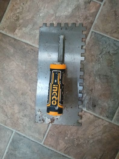 Tile cutter with tiling trowel