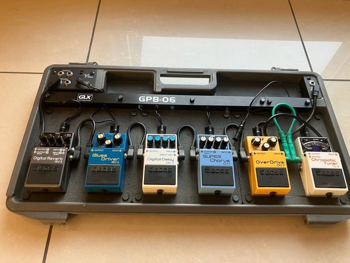 Pedalboard GPB with 5 BOSS Effects & Tuner