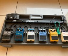 Pedalboard GPB with 5 BOSS Effects & Tuner