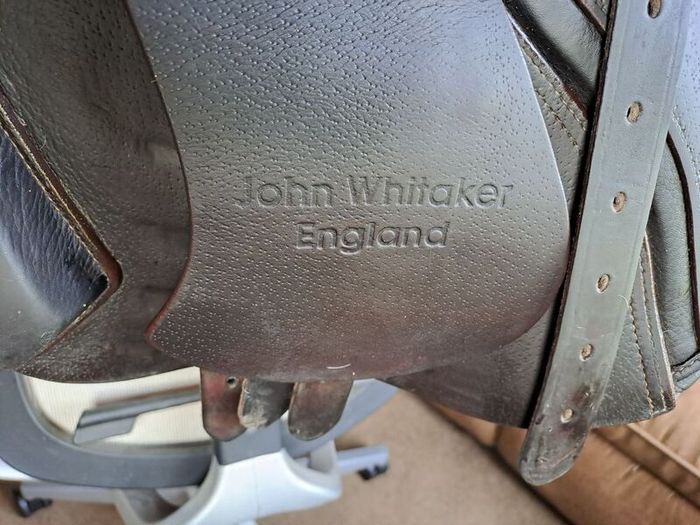 17.5" John Whitaker close contact jump saddle