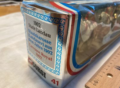 Corgi gift set 41. Silver jubilee 1977. The state landau 1902, with both figures and Corgi dog. Mint in box.