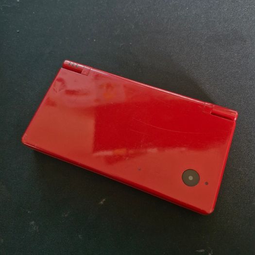 Nintendo DSi Red