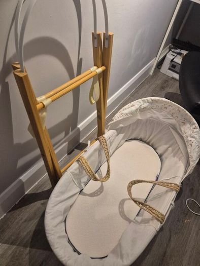 moses basket with clevamama mattress
