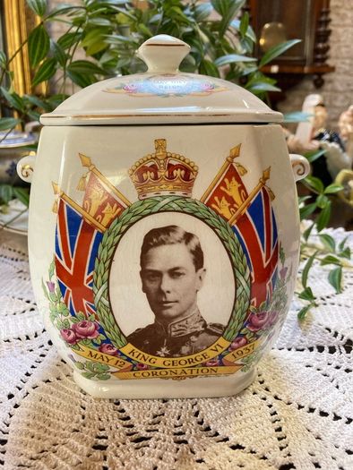 Vintage collectable biscuits barrel