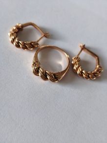 14k / ct Gold earrings & ring that come in a set