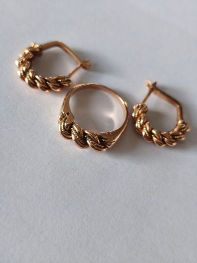 14k / ct Gold earrings & ring that come in a set