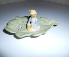 Vintage Irish Souviner By "Shamrock Pottery" (2.5"h x 4"L..approx)