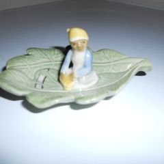Vintage Irish Souviner By "Shamrock Pottery" (2.5"h x 4"L..approx)