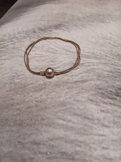 Silver tone bracelet with ball clasp