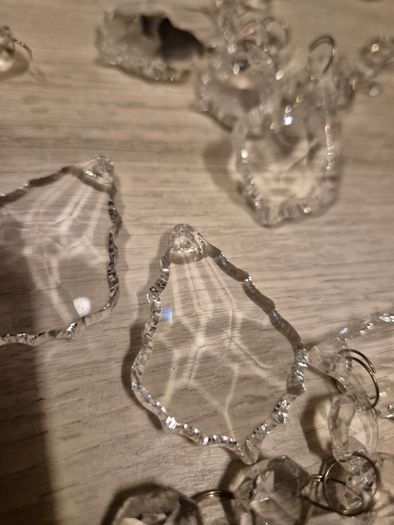 Crystal pendants with connectors