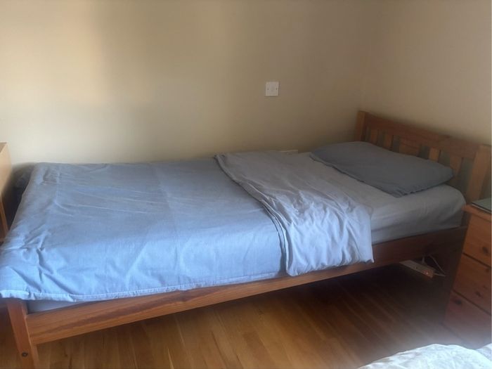 Single bed with Mattress