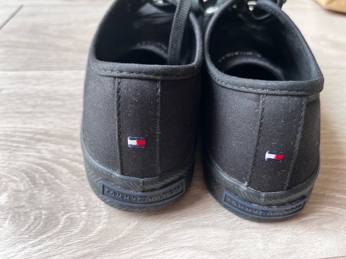 Tommy Hilfiger girl canvas trainers