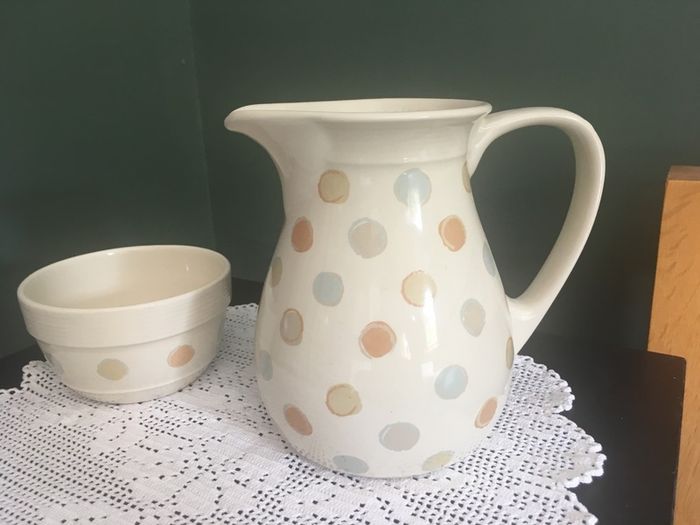Kitchen craft Polka Dot 1 Litre Jug and matching sugar / misc bowl