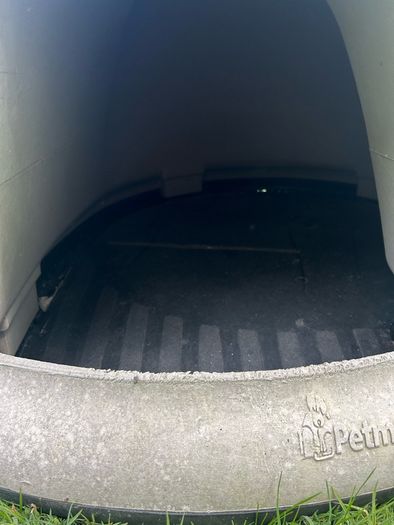 Dog igloo box
